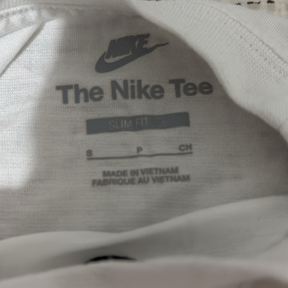 2 Nike tees - Picture 5 of 5